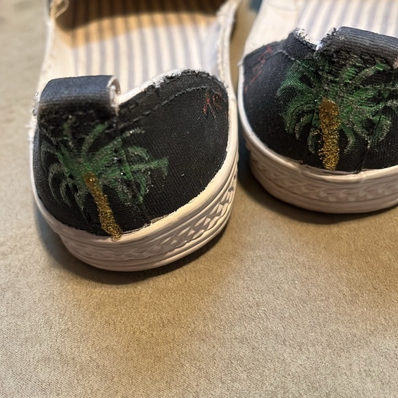 Hand painted slip ons US 7 - Picture 3 of 5